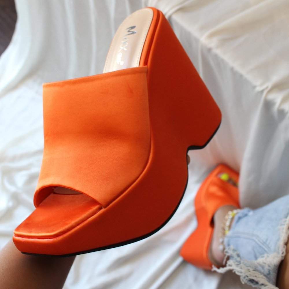 🆕️The Lexie// Orange unique Mule Platform - Picture 9 of 10